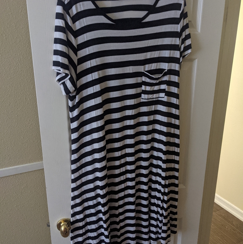 Lularoe Black/white striped Cassie